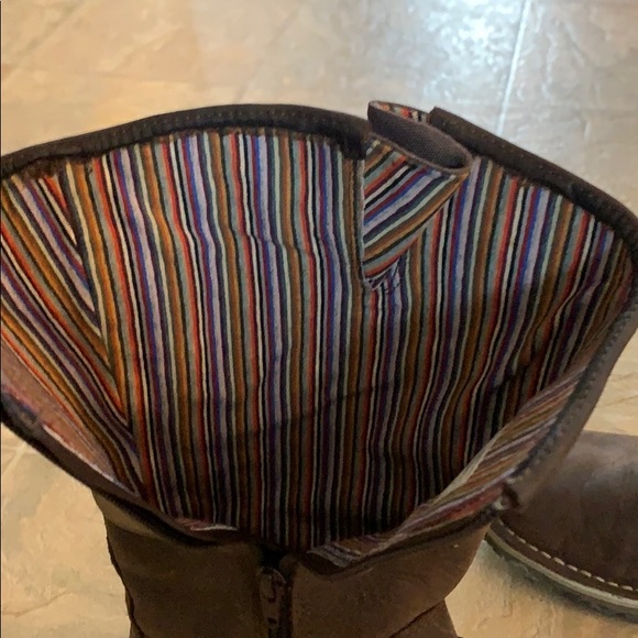 Boots - Picture 6 of 10